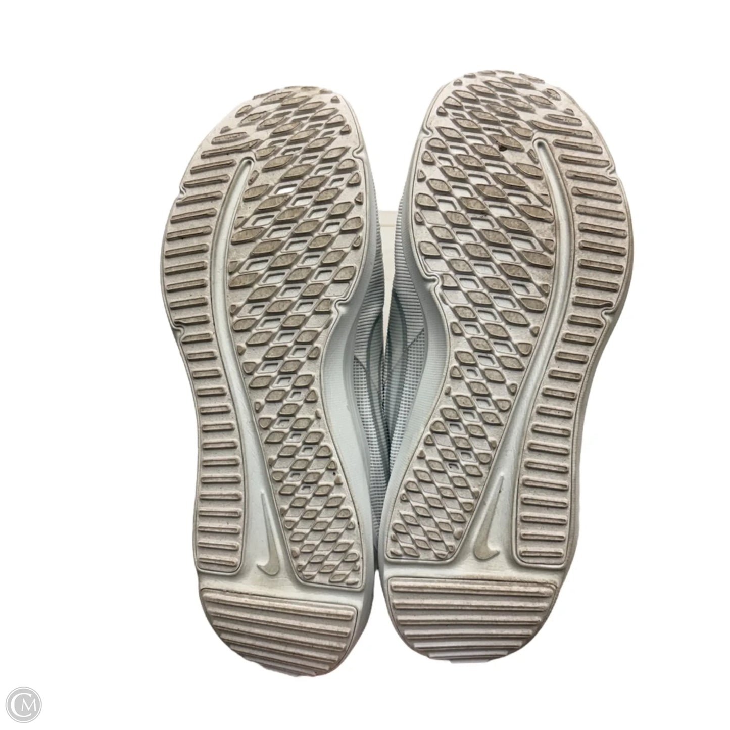 Shoes Sneakers By Nike In Grey & White, Size: 10