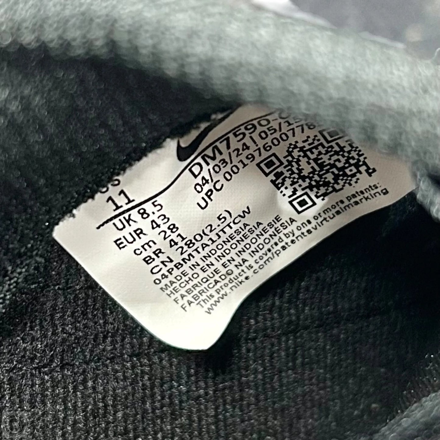 Shoes Sneakers By Nike In Black & White, Size: 11