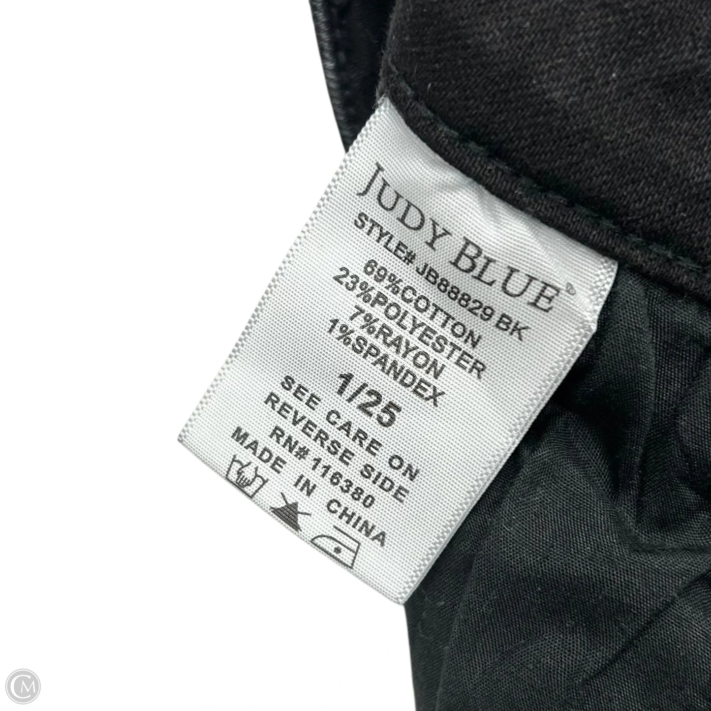 Jeans Cropped By Judy Blue In Black Denim, Size: 2