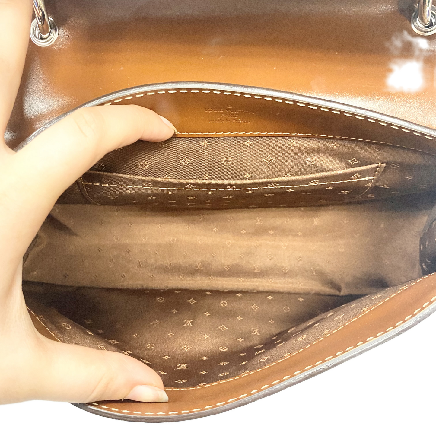 Handbag Luxury Designer By Louis Vuitton Size: Medium