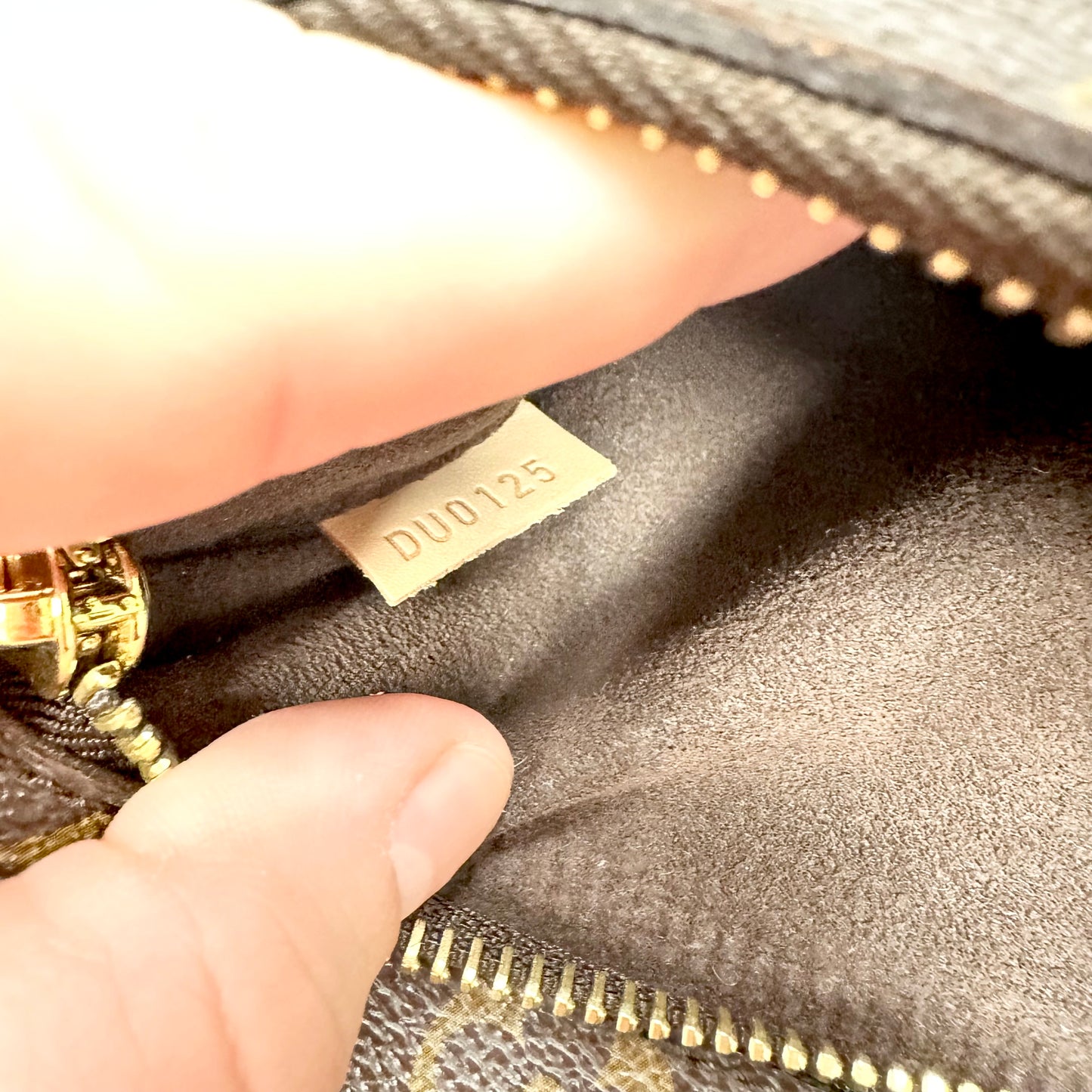 Crossbody Luxury Designer By Louis Vuitton, Size: Medium