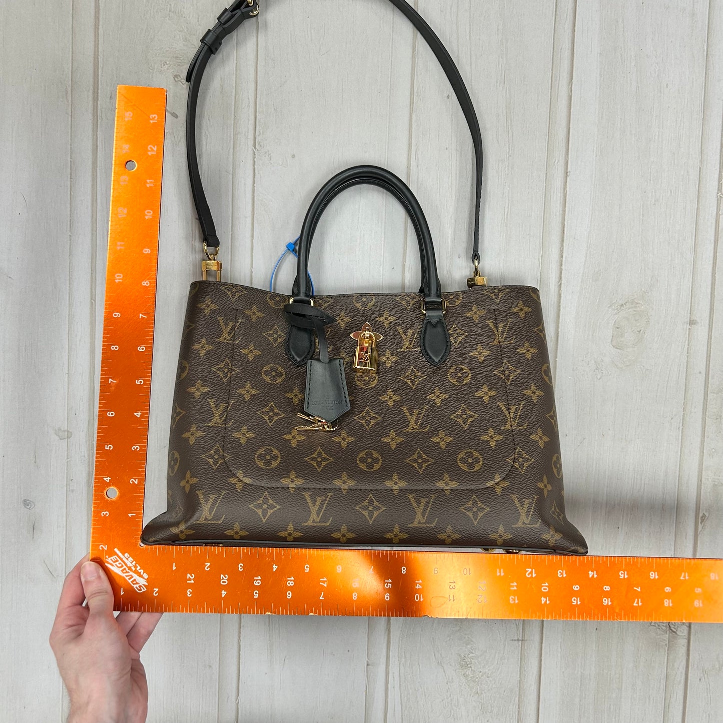 Handbag Luxury Designer By Louis Vuitton, Size: Medium