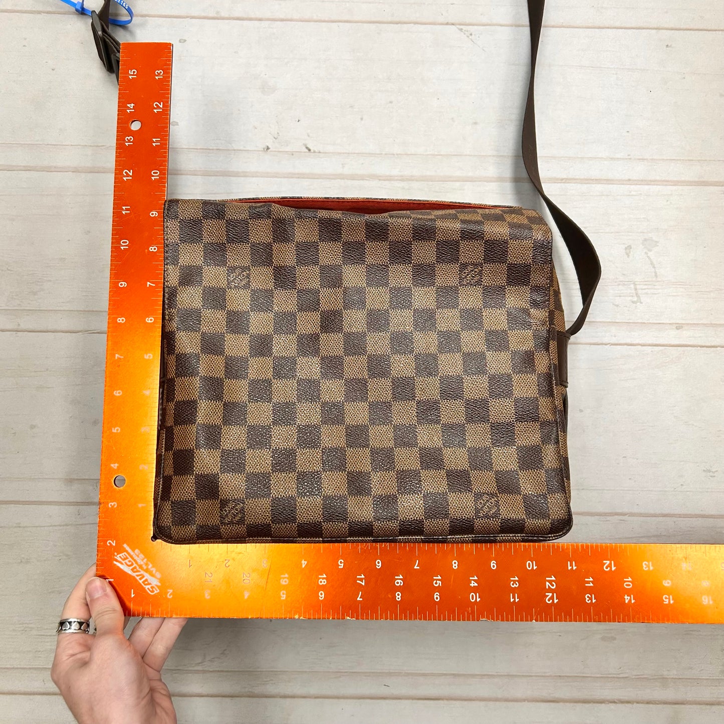 Crossbody Luxury Designer By Louis Vuitton, Size: Medium