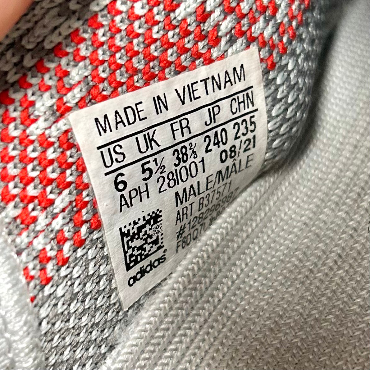 Shoes Luxury Designer By Yeezy In Grey & Red, Size: 7.5
