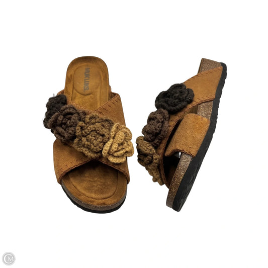 Sandals Flats By Muk Luks In Brown, Size: 6