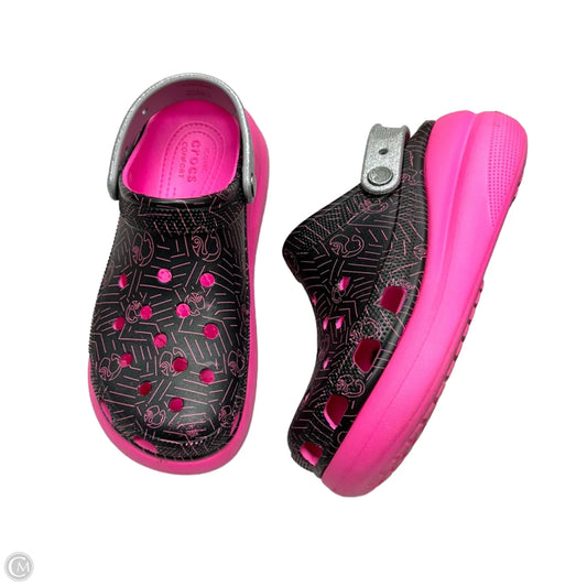 Shoes Sneakers Platform By Crocs In Black & Pink, Size: 9
