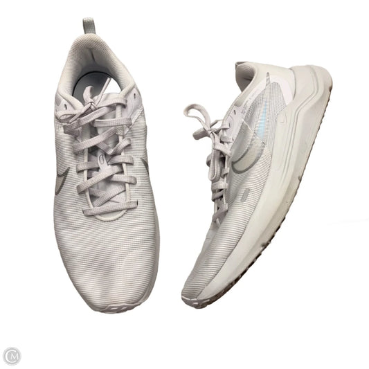 Shoes Sneakers By Nike In Grey & White, Size: 10