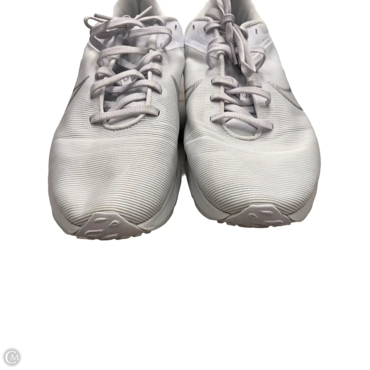 Shoes Sneakers By Nike In Grey & White, Size: 10