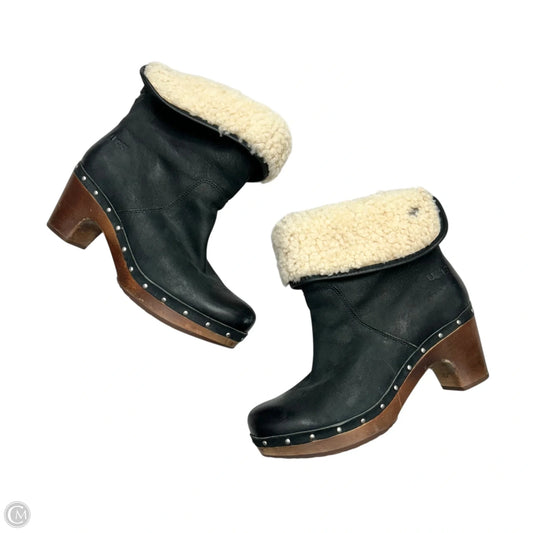 Boots Designer By Ugg In Black, Size: 9