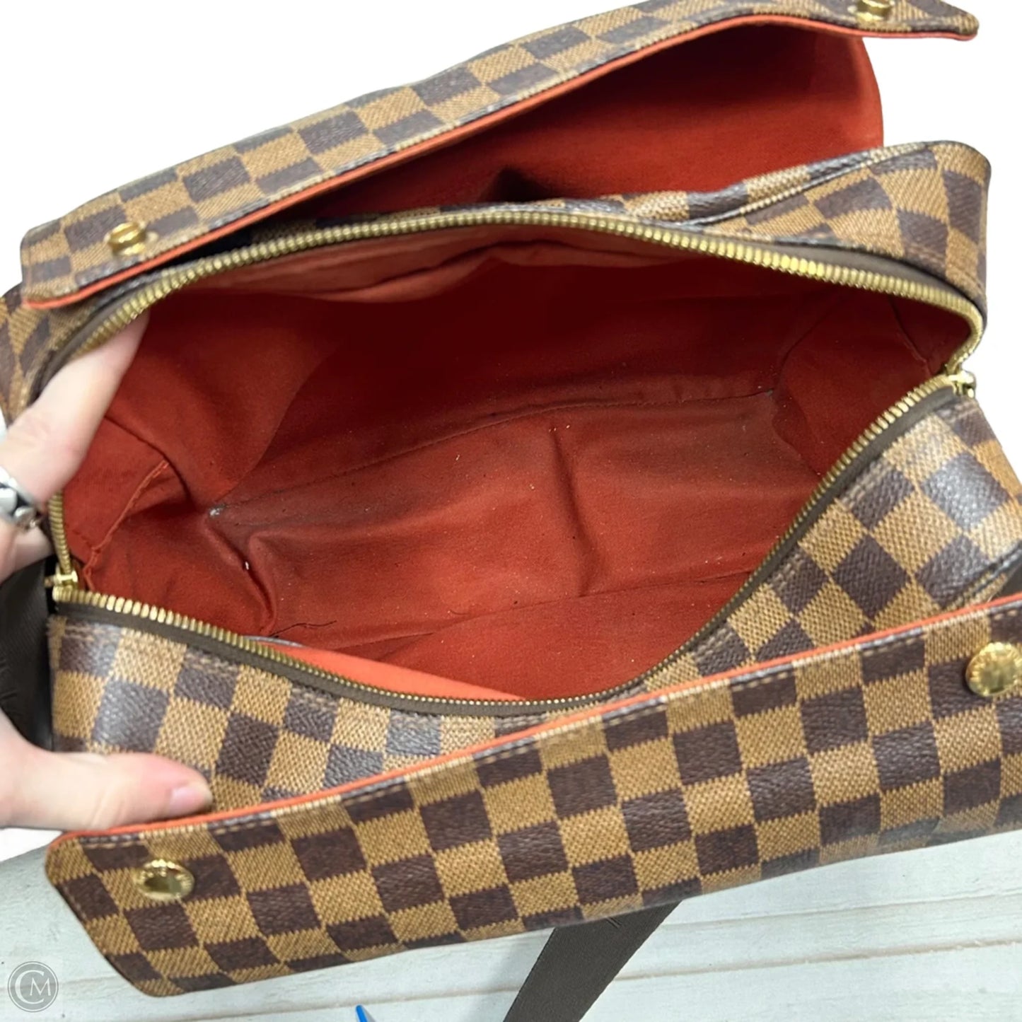 Crossbody Luxury Designer By Louis Vuitton, Size: Medium