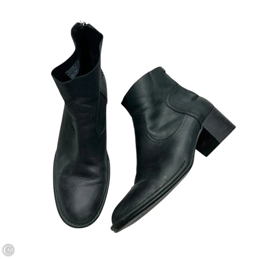 Boots Designer By Ugg In Black, Size: 11