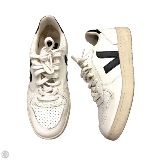 Shoes Sneakers By Veja In Black & White, Size: 7
