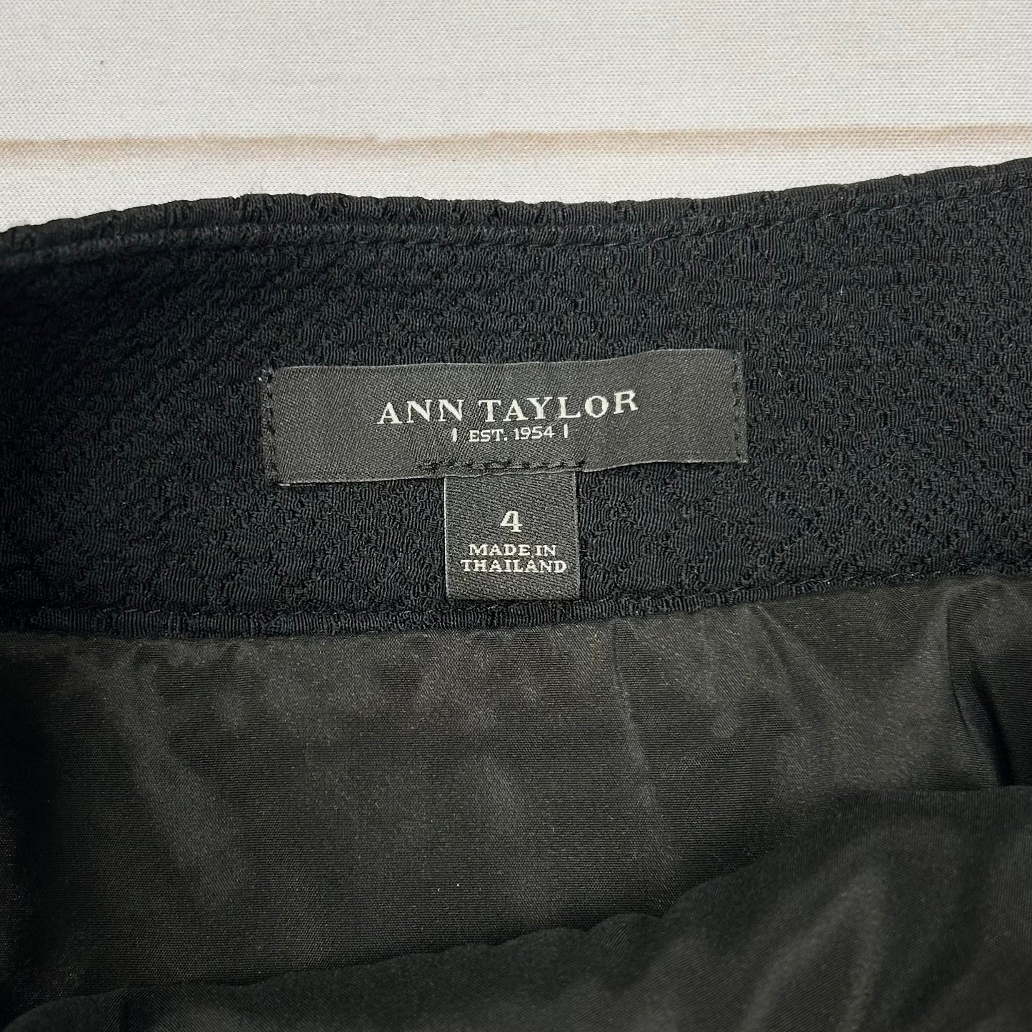 Black Skirt Mini & Short By Ann Taylor, Size: 4