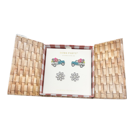 Earrings Stud By Bomb Party Size: 02 Piece Set