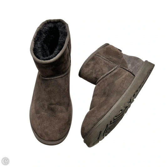 Boots Designer By Ugg In Brown, Size: 9