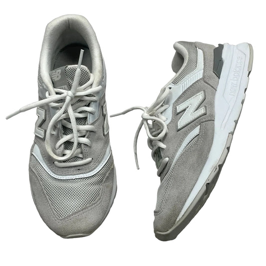 Shoes Athletic By New Balance In Grey & White, Size: 8
