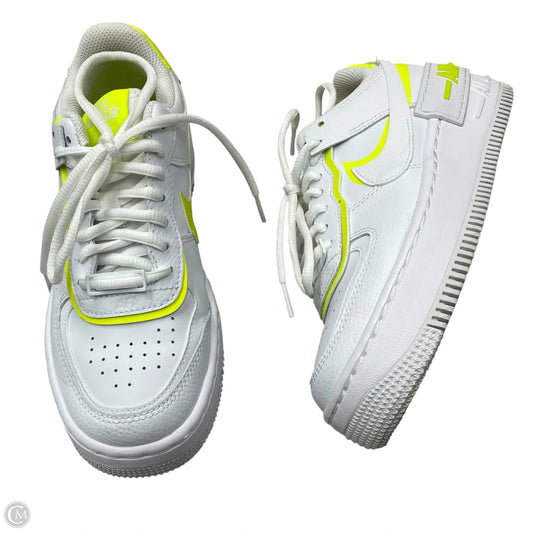 Shoes Sneakers By Nike In White, Size: 5