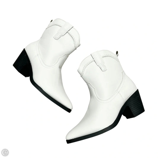 Boots Western By Sole Mates In White, Size: 7