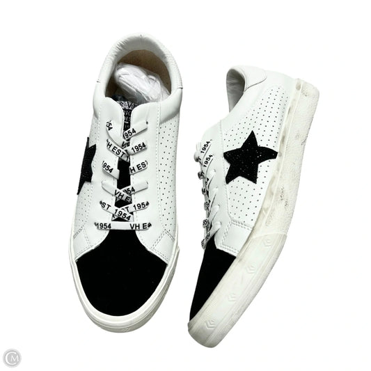 Shoes Sneakers By Vintage Havana In Black & White, Size: 11