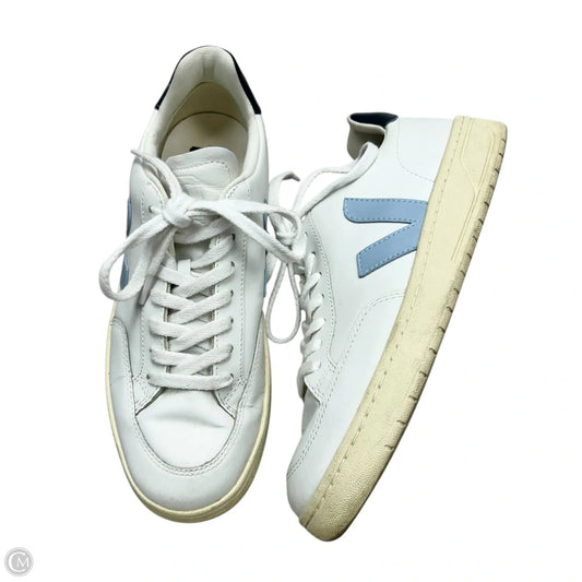 Shoes Sneakers By Veja In Blue & White, Size: 9
