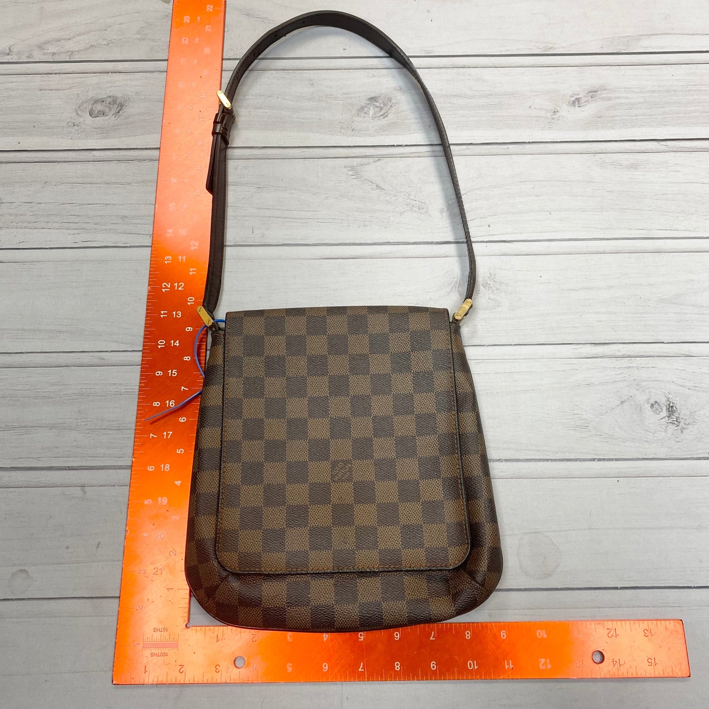 Handbag Designer By Louis Vuitton Size: Medium