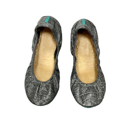 Shoes Flats By Tieks In Grey, Size: 6