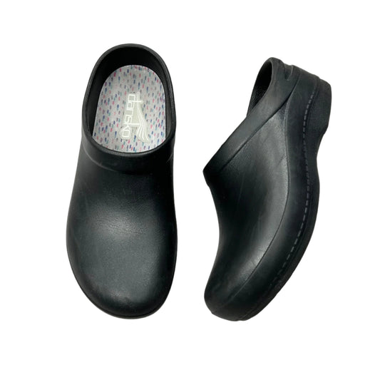 Shoes Flats By Dansko In Black, Size: 7.5