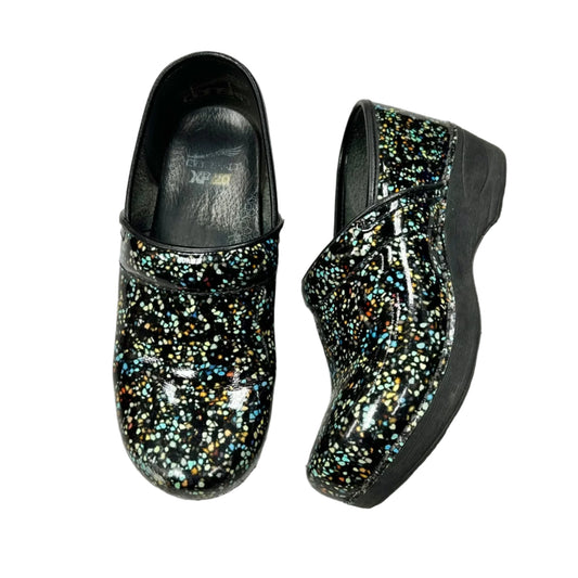 Shoes Flats By Dansko In Black & Green, Size: 7.5