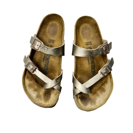 Sandals Flats By Birkenstock In Tan, Size: 6