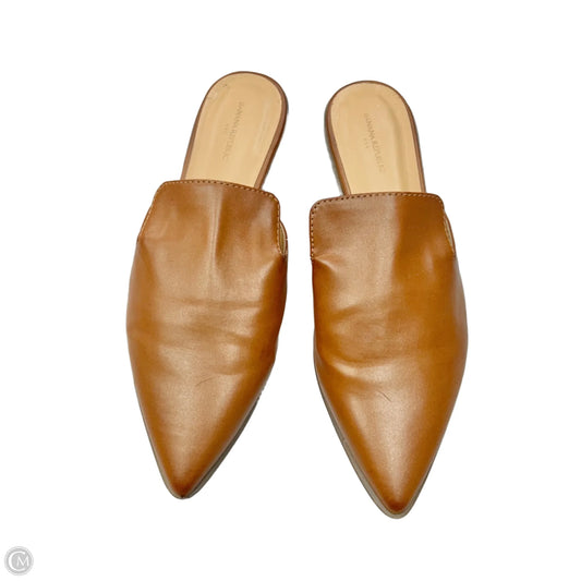 Shoes Flats By Banana Republic In Tan, Size: 9