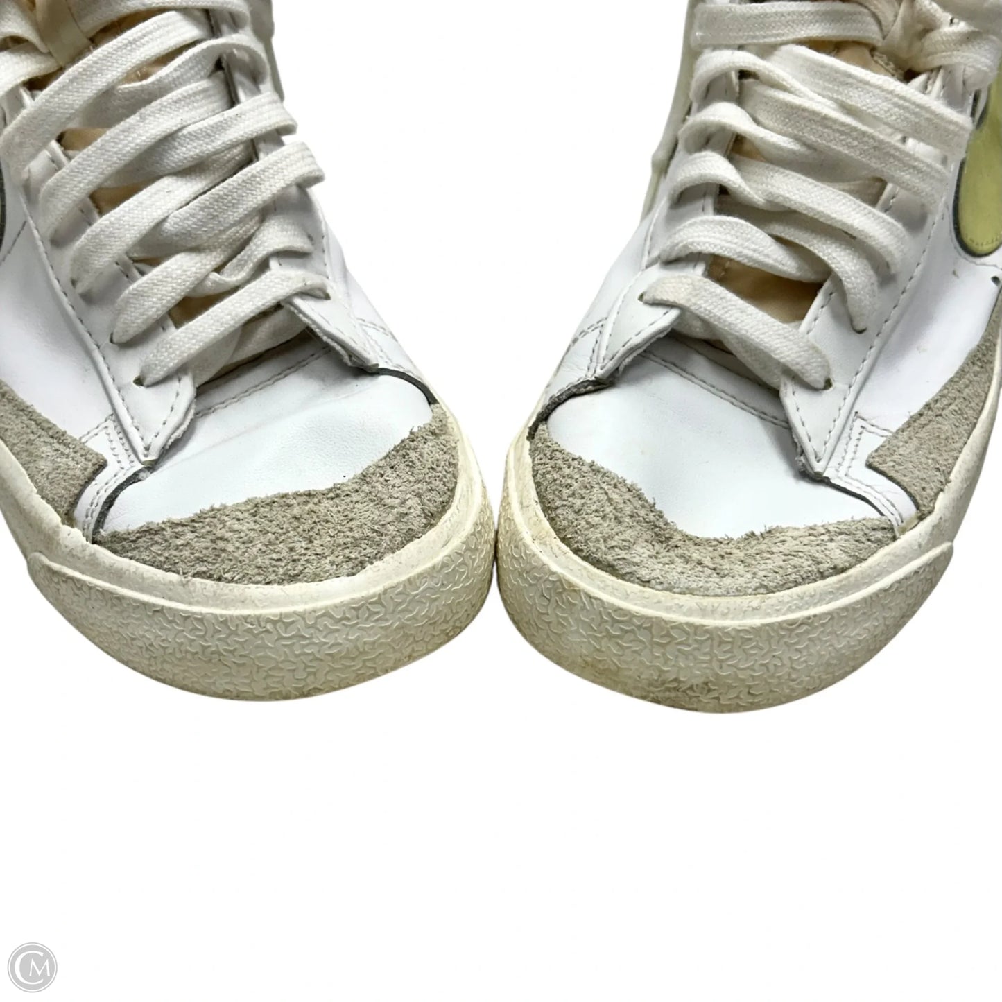 Shoes Sneakers By Nike In White & Yellow, Size: 11