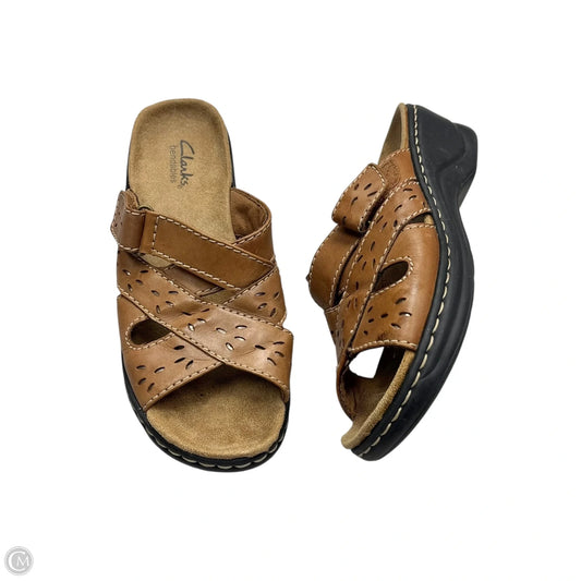 Sandals Flats By Clarks In Tan, Size: 6.5