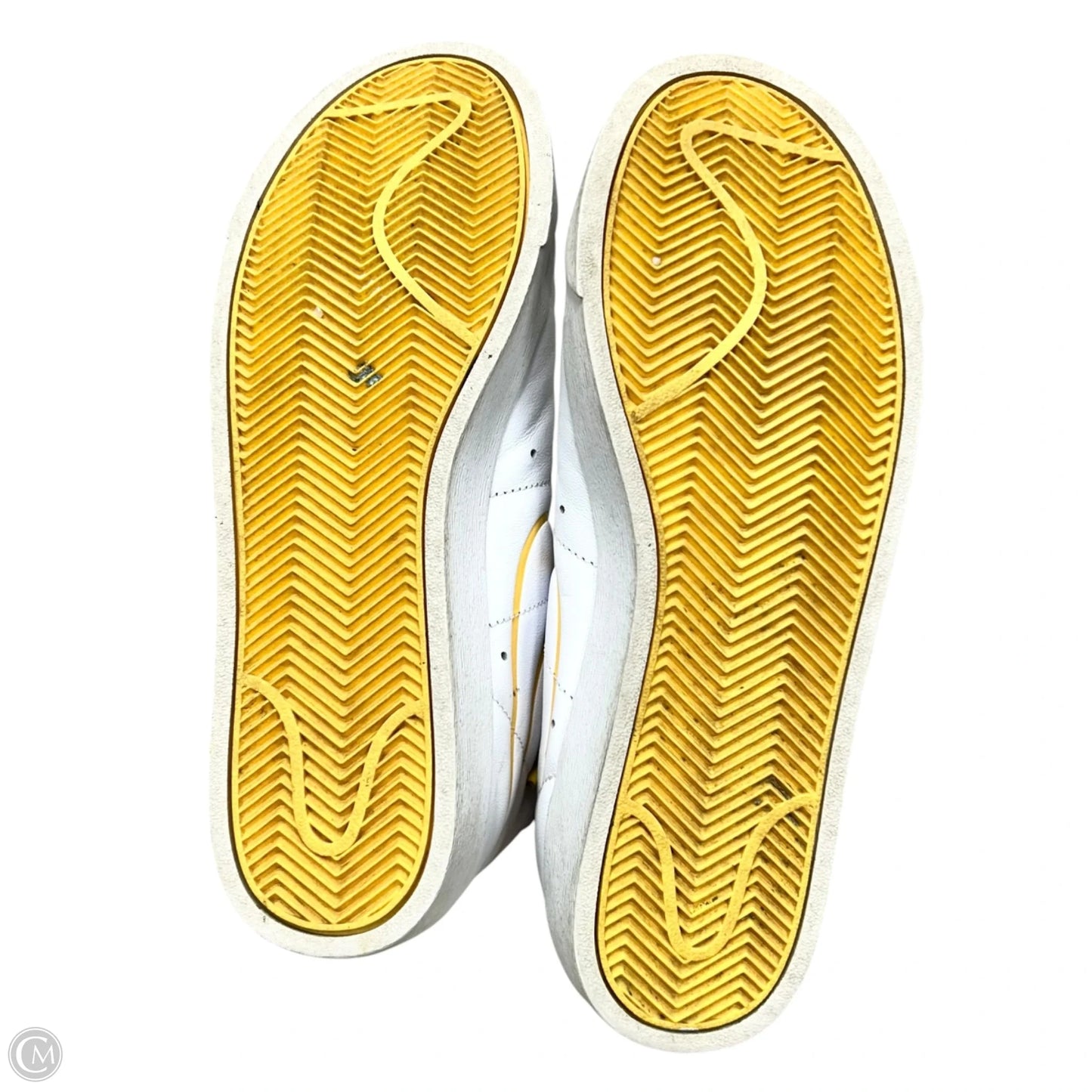 Shoes Sneakers By Nike In White & Yellow, Size: 7