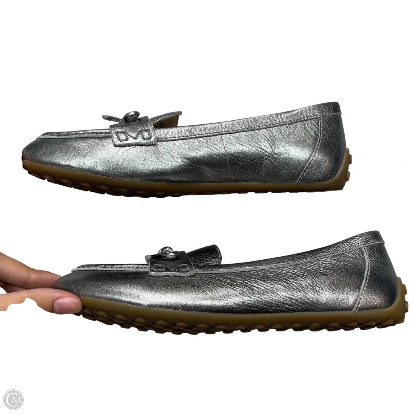 Shoes Flats By Vionic In Silver, Size: 6.5