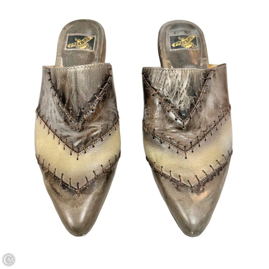 Shoes Flats By Freebird In Grey, Size: 9