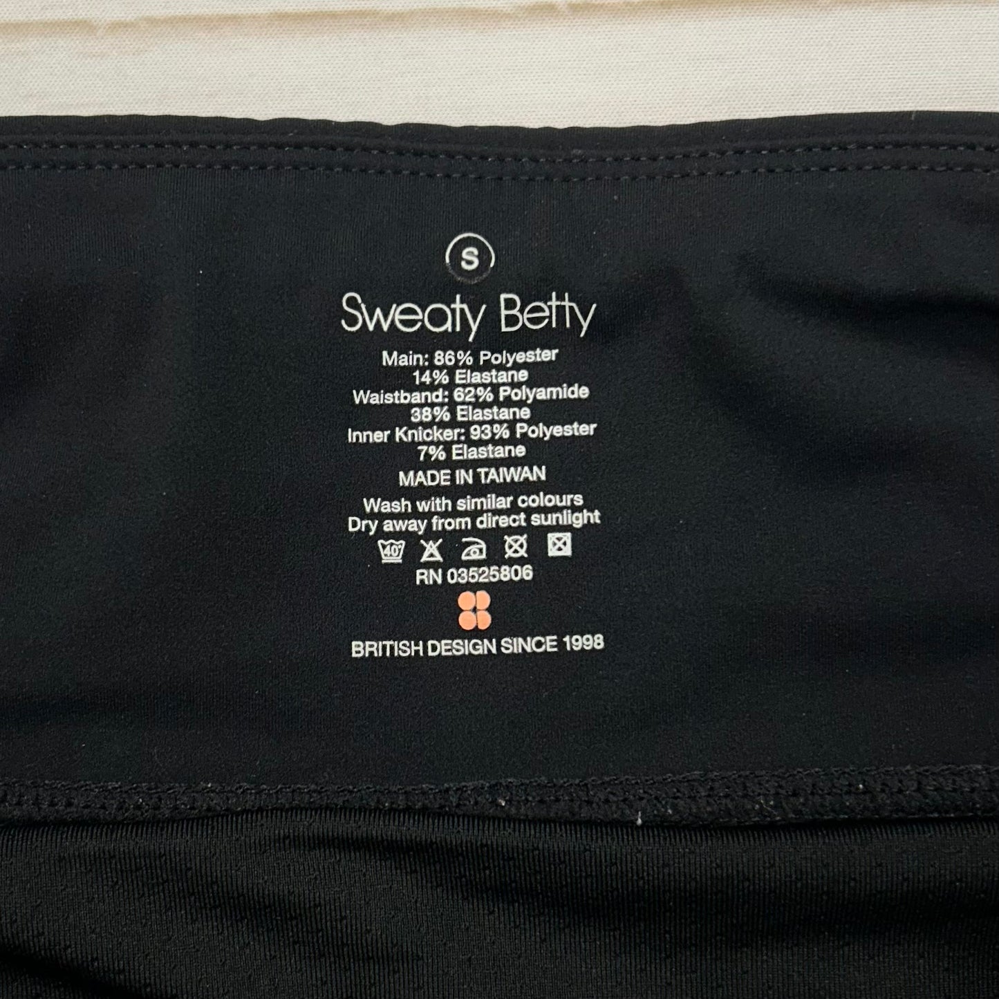 Black & Blue Athletic Shorts By Sweaty Betty, Size: S