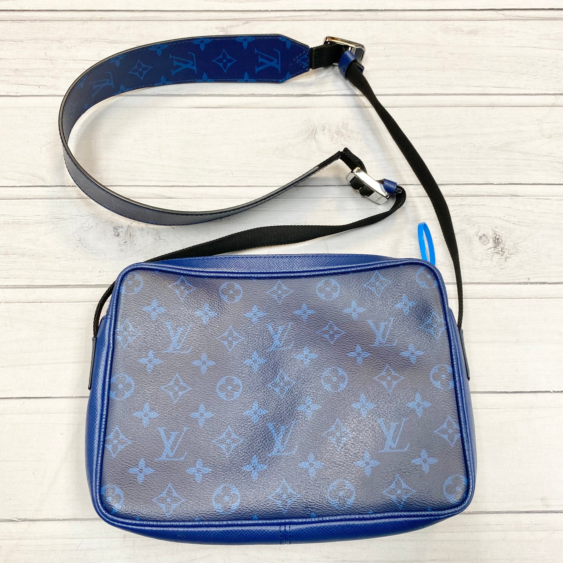 Louis Vuitton - Crossbody Bag on Designer Wardrobe