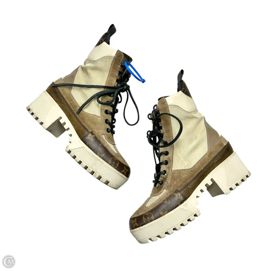 Boots Luxury Designer By Louis Vuitton In Brown & Cream, Size: 7