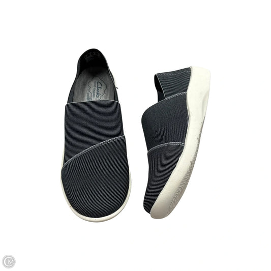 Shoes Flats By Clarks In Grey, Size: 6