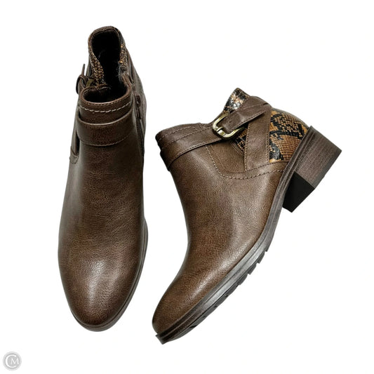 Boots Ankle Flats By Bare Traps In Brown, Size: 9