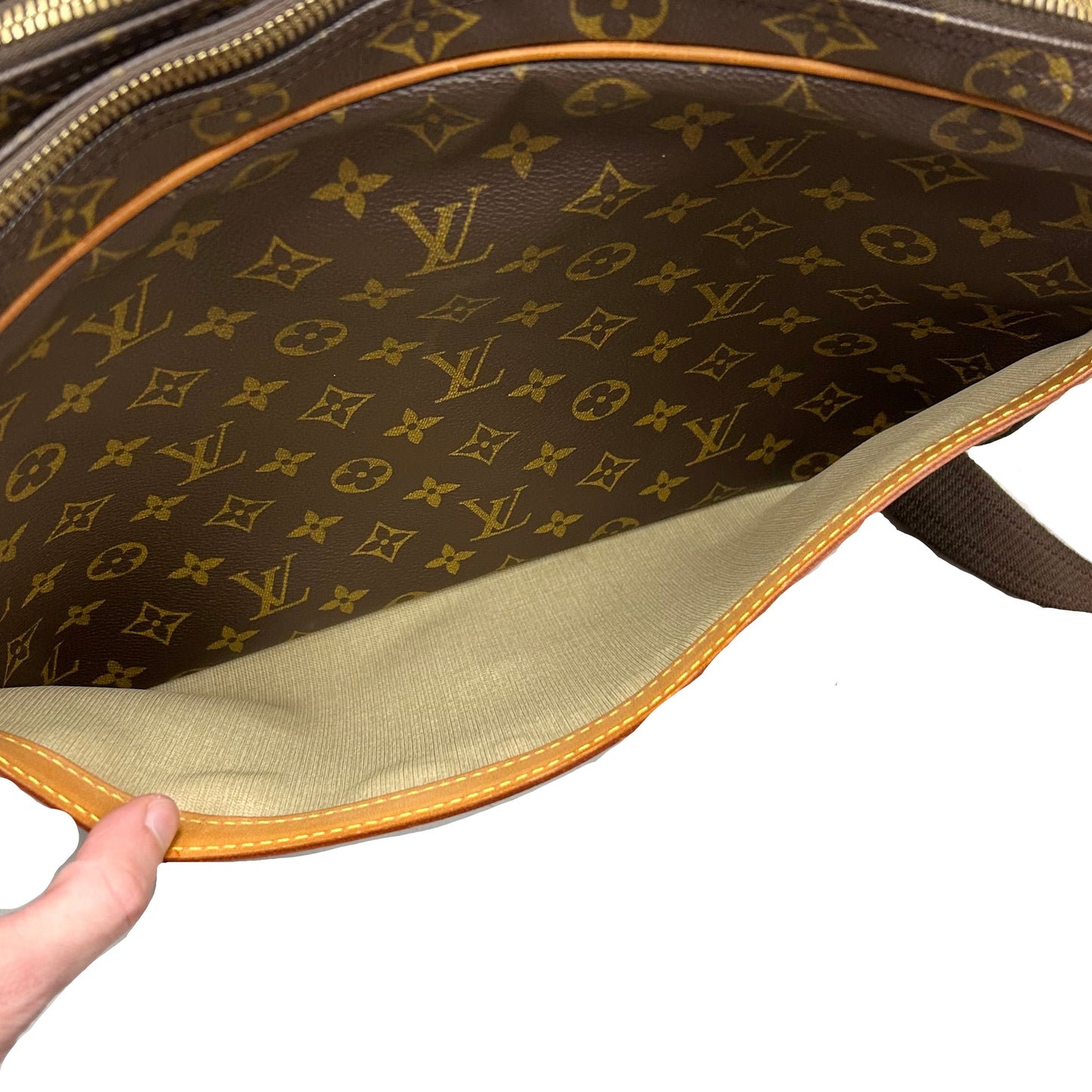 Laptop Bag Luxury Designer By Louis Vuitton, Size: Medium