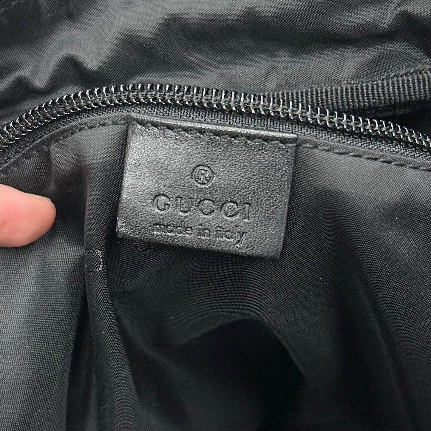 Crossbody Luxury Designer By Gucci, Size: Medium