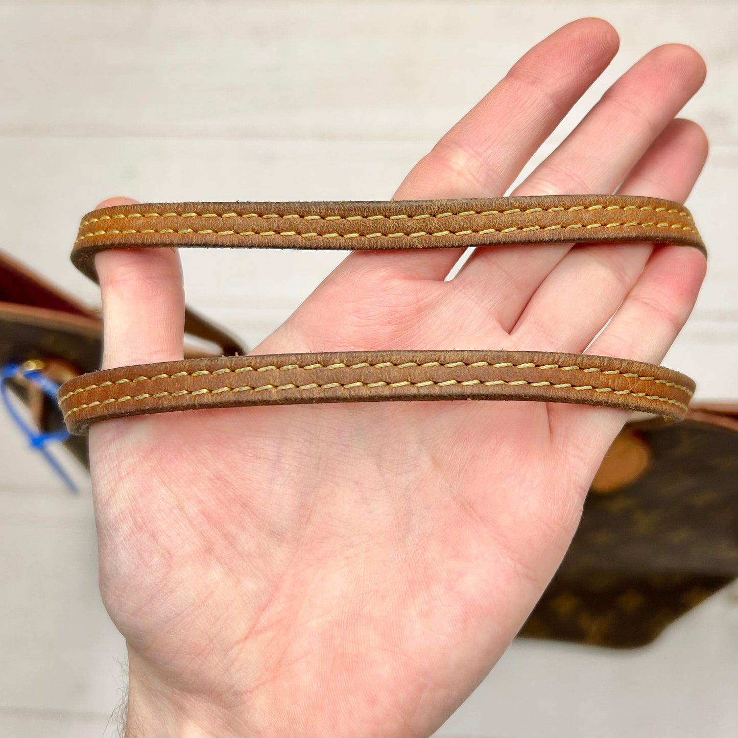 Handbag Luxury Designer By Louis Vuitton, Size: Medium