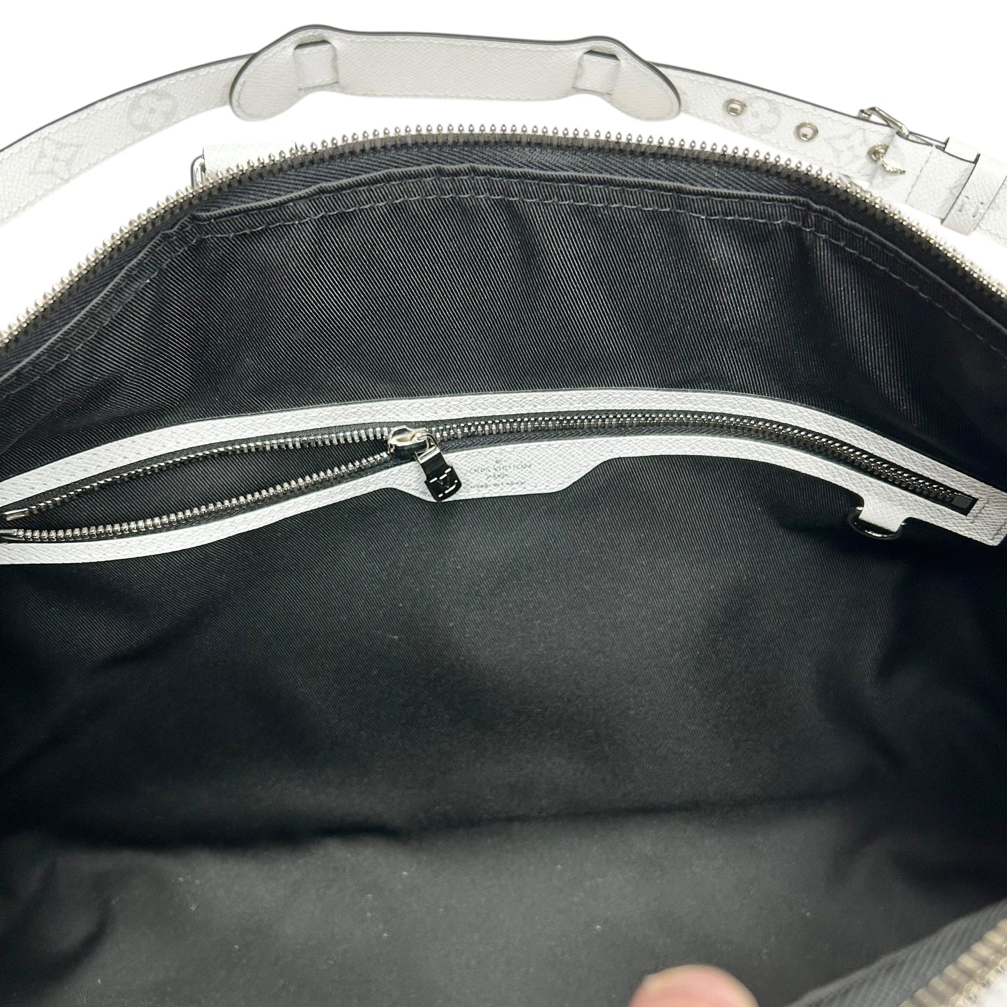 Duffle And Weekender Luxury Designer By Louis Vuitton, Size: Large