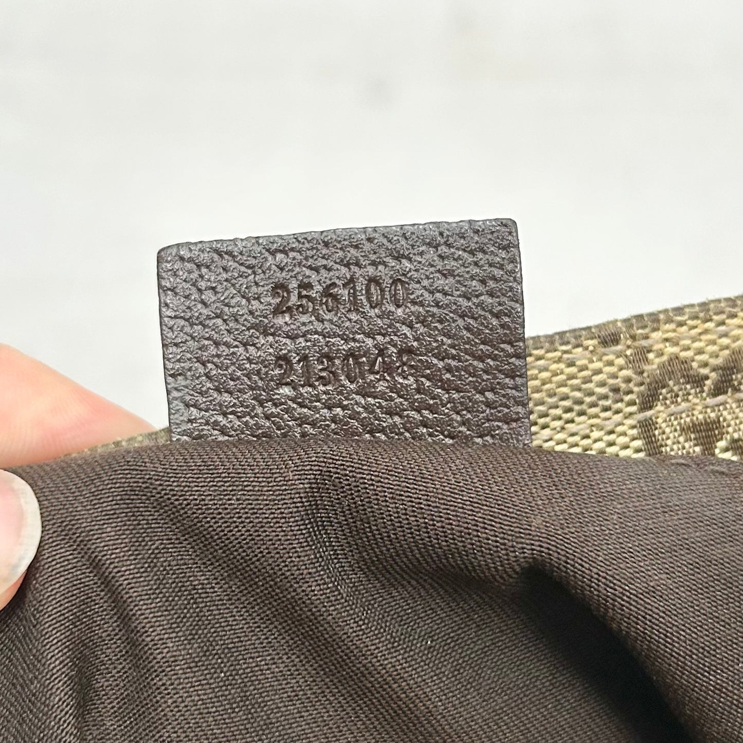 Crossbody Luxury Designer By Gucci, Size: Medium