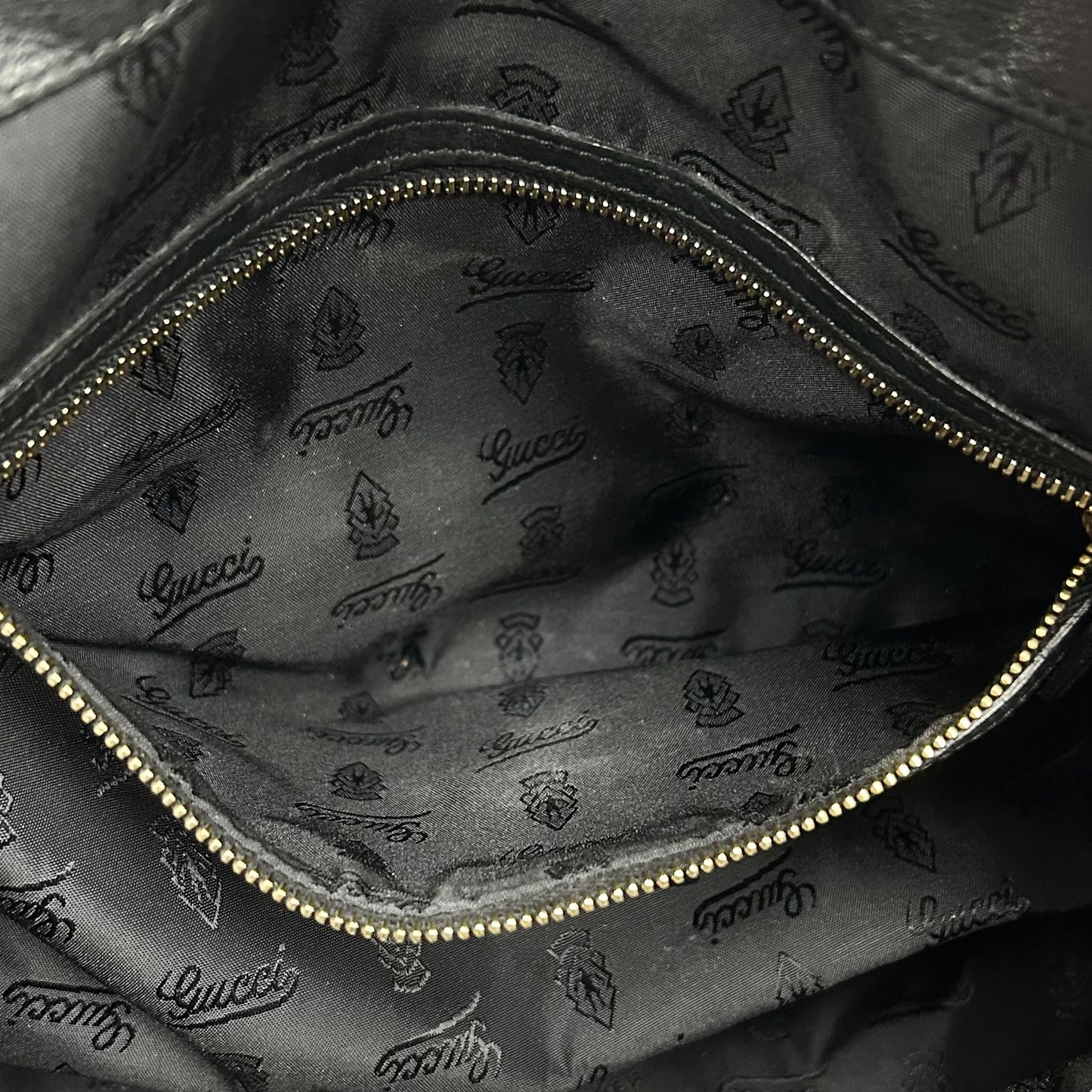 Handbag Luxury Designer By Gucci, Size: Medium