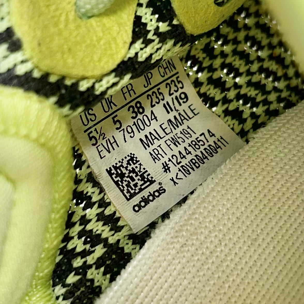 Shoes Luxury Designer By Yeezy In Green, Size: 7