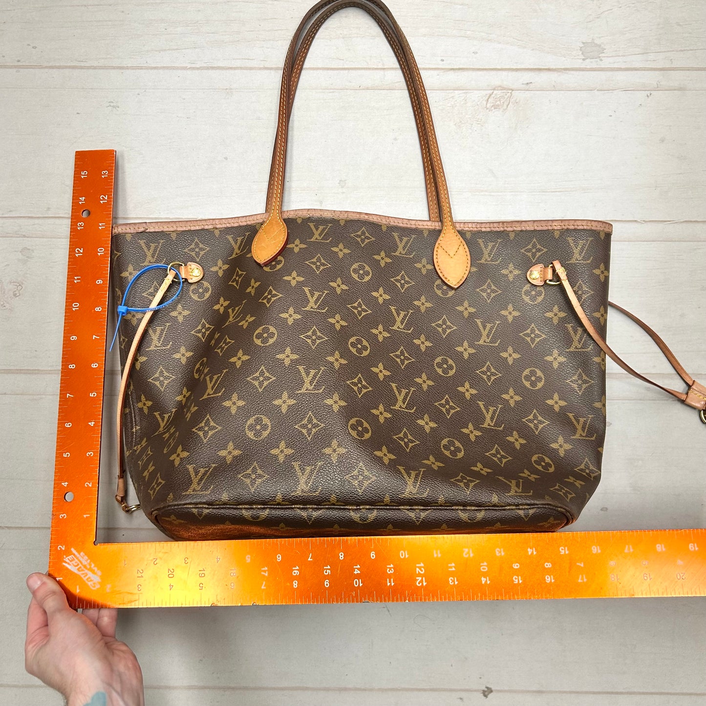 Handbag Luxury Designer By Louis Vuitton, Size: Medium