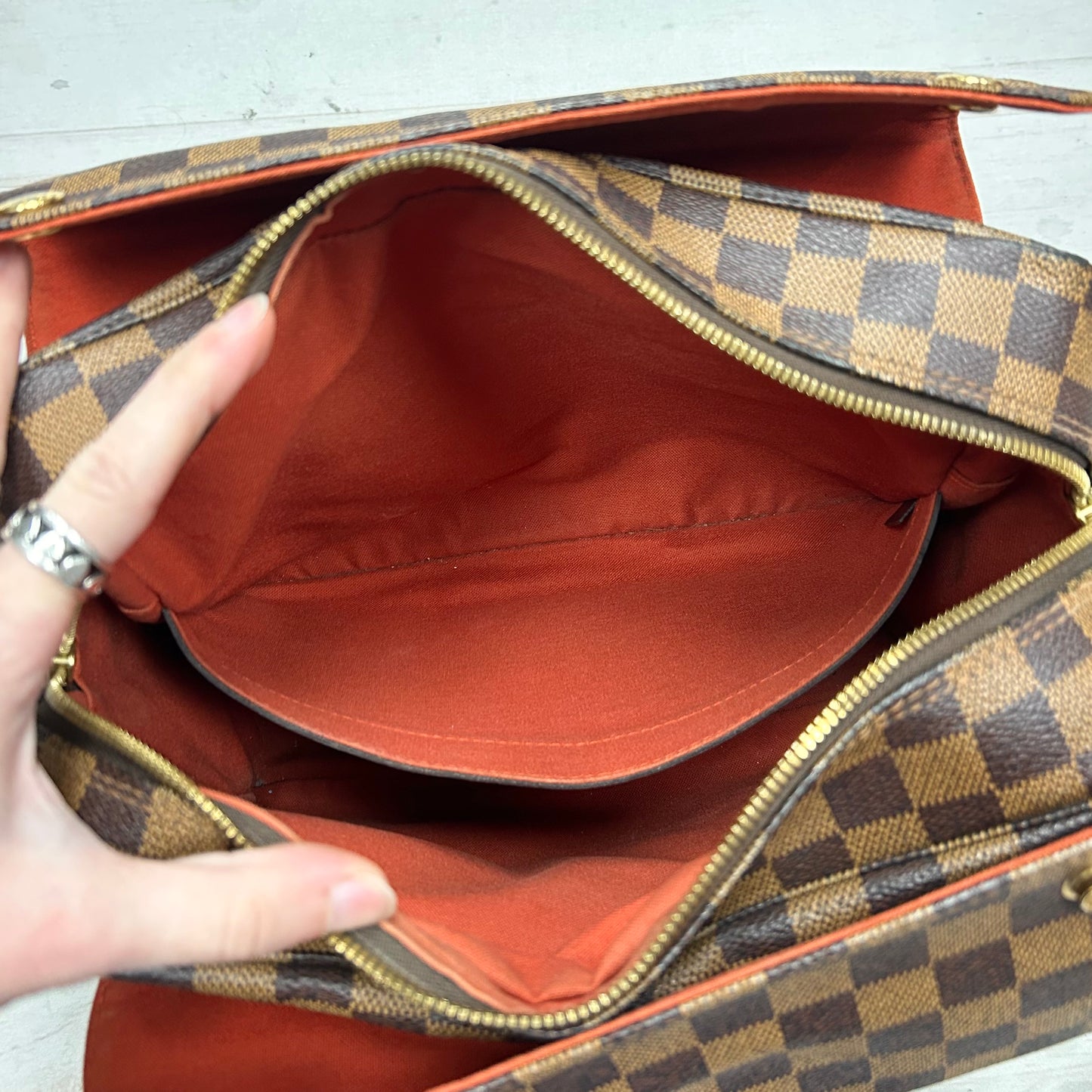 Crossbody Luxury Designer By Louis Vuitton, Size: Medium