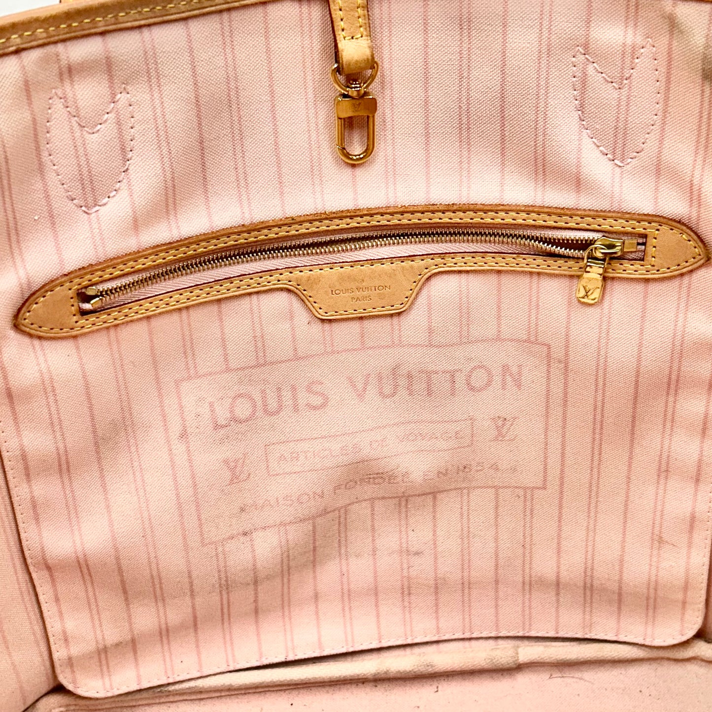 Tote Luxury Designer By Louis Vuitton, Size: Medium